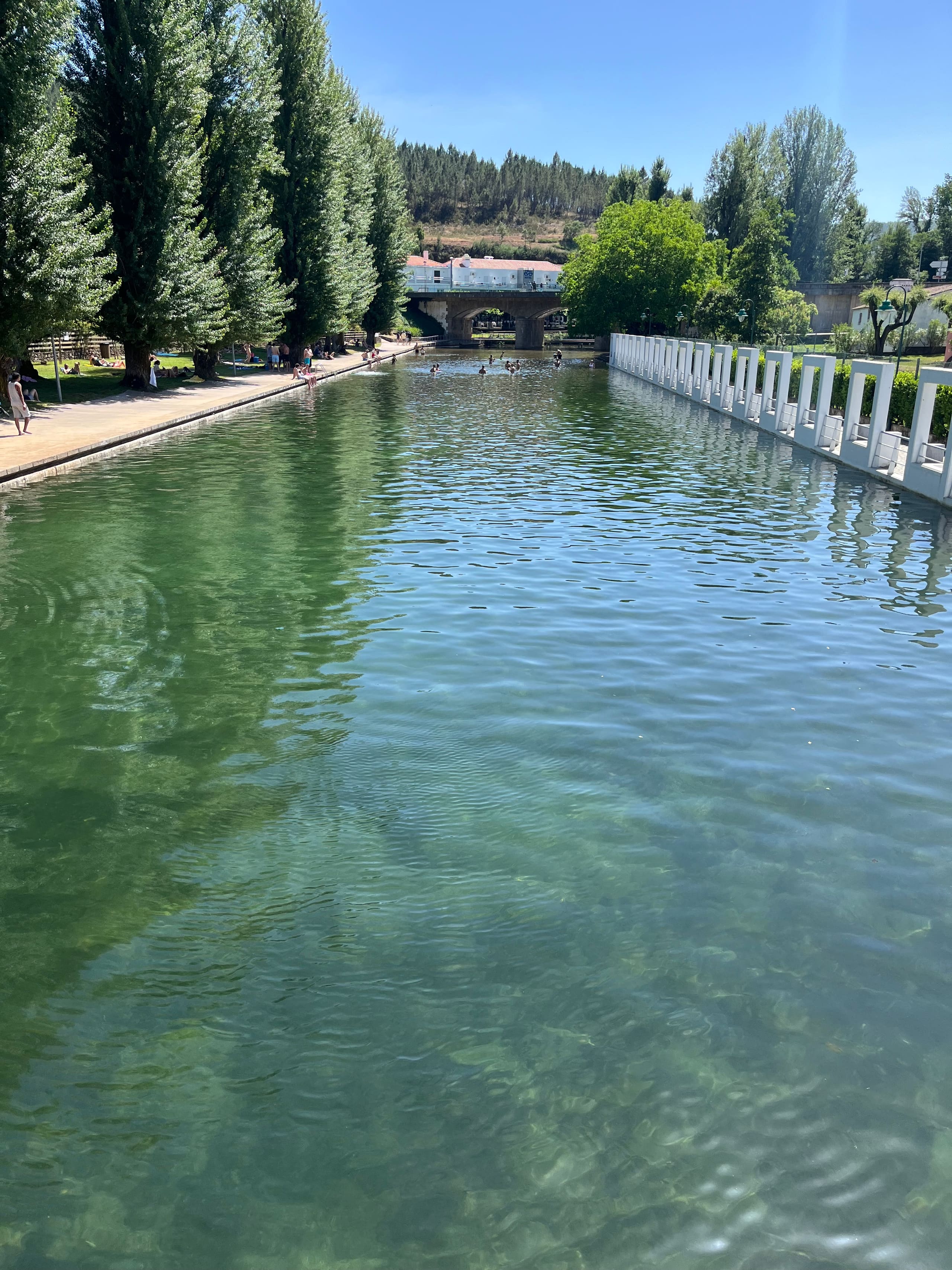 Natürliches Flussbad in der Umgebung.