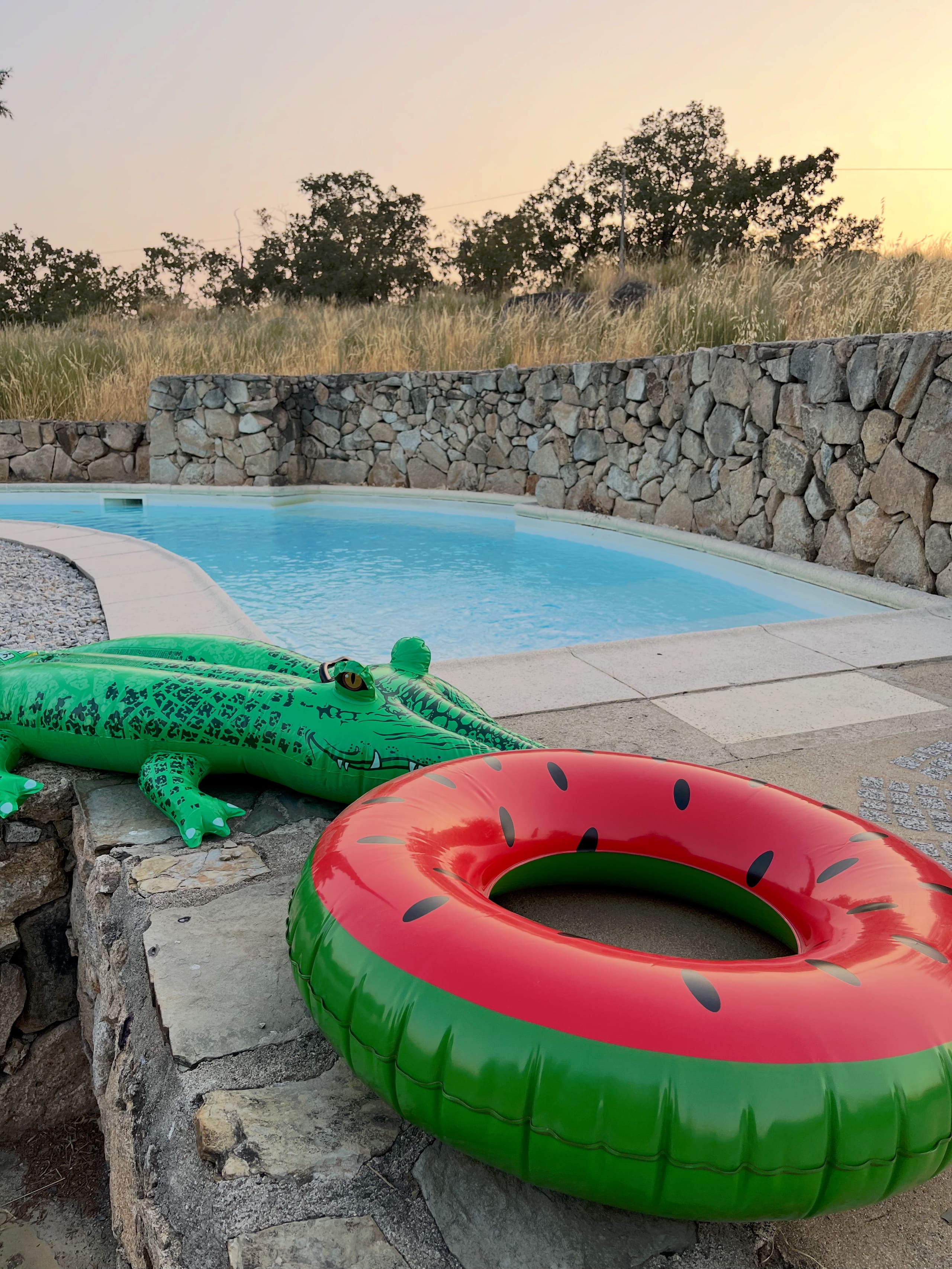 Der Pool im Abendlicht.