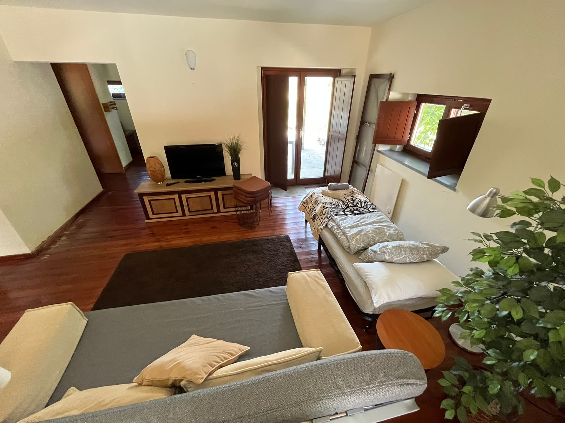 Schlafsofa im Wohnbereich der Casa Hridaya.